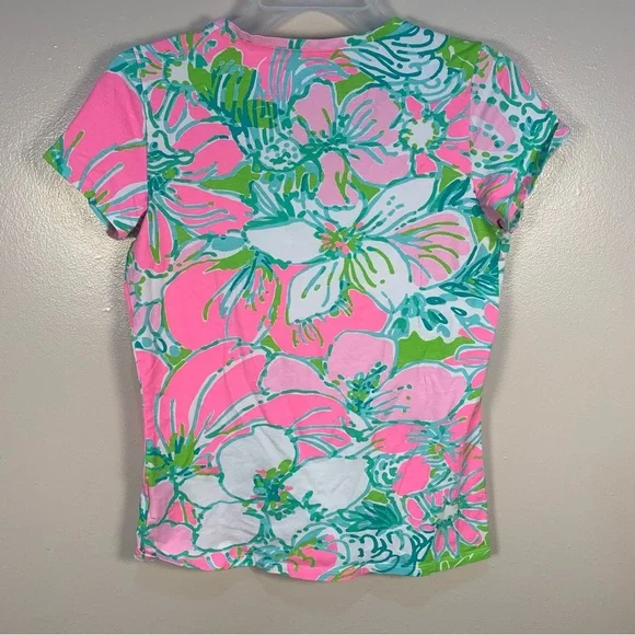 Lily Pulitzer Michele Flamingo Don’t Give a Cluck Pink Print V Neck T Shirt - Picture 8 of 12